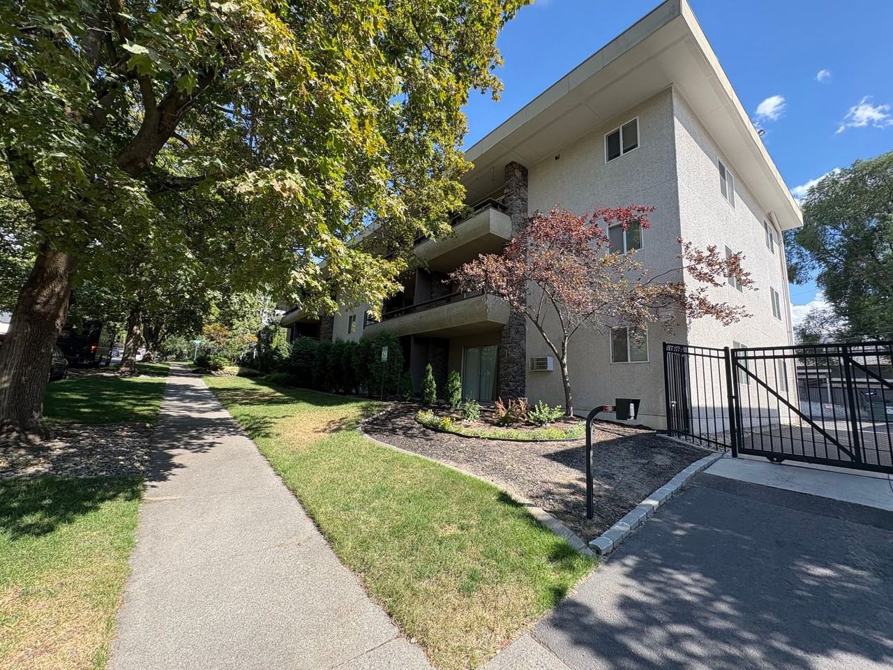 704 S. Adams - Photo 7 of 38