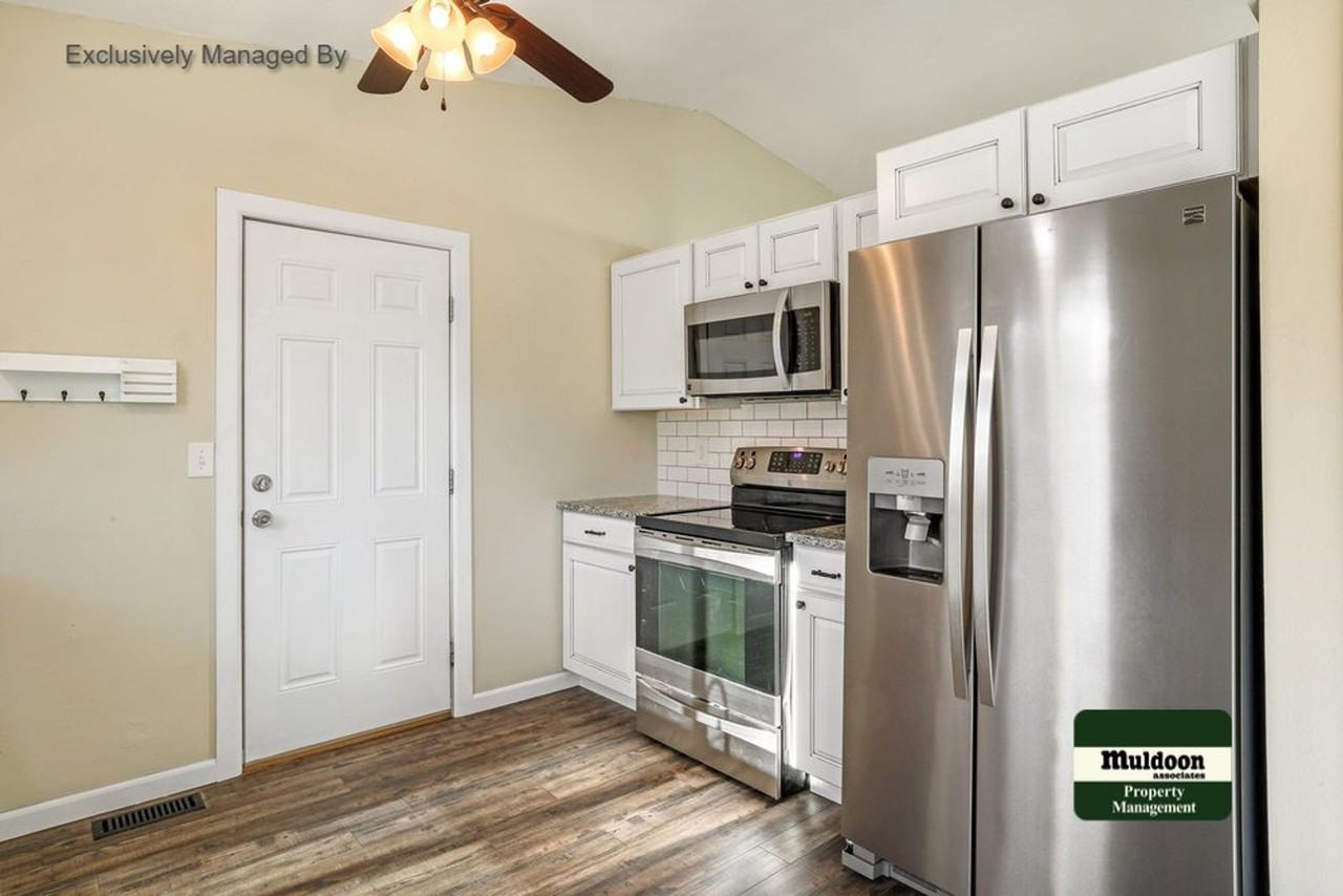 1015 Vondelpark Drive - Photo 2 of 15