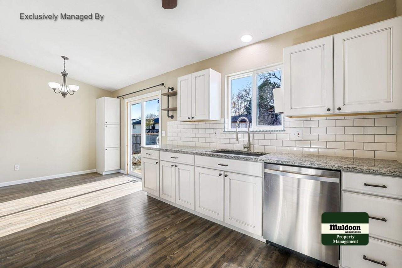 1015 Vondelpark Drive - Photo 3 of 15