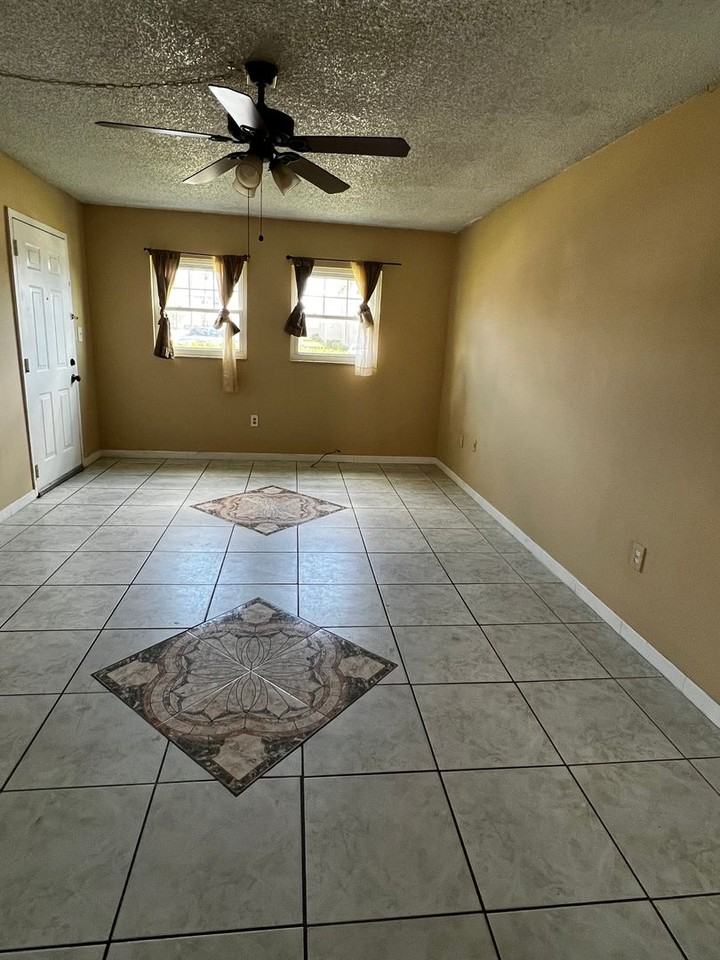 827 Sky Lake Cir - Photo 2 of 10