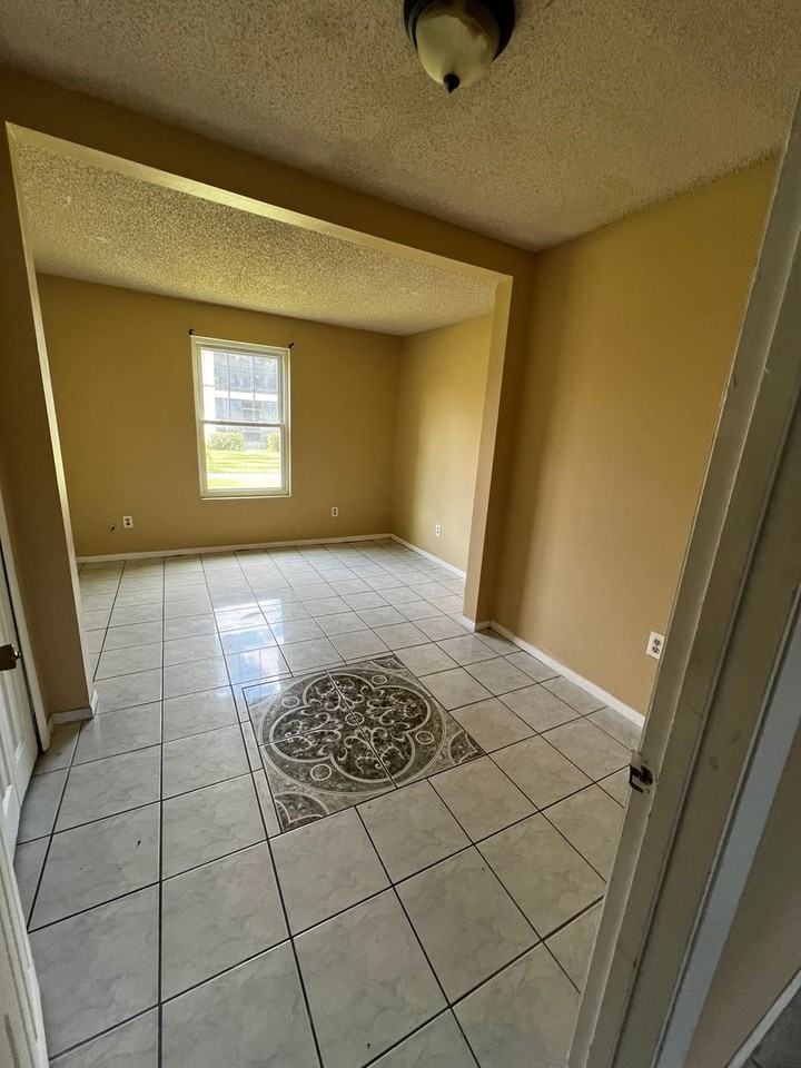 827 Sky Lake Cir - Photo 6 of 10