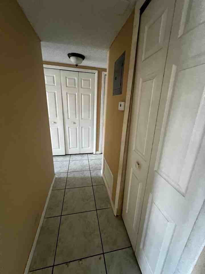 827 Sky Lake Cir - Photo 7 of 10