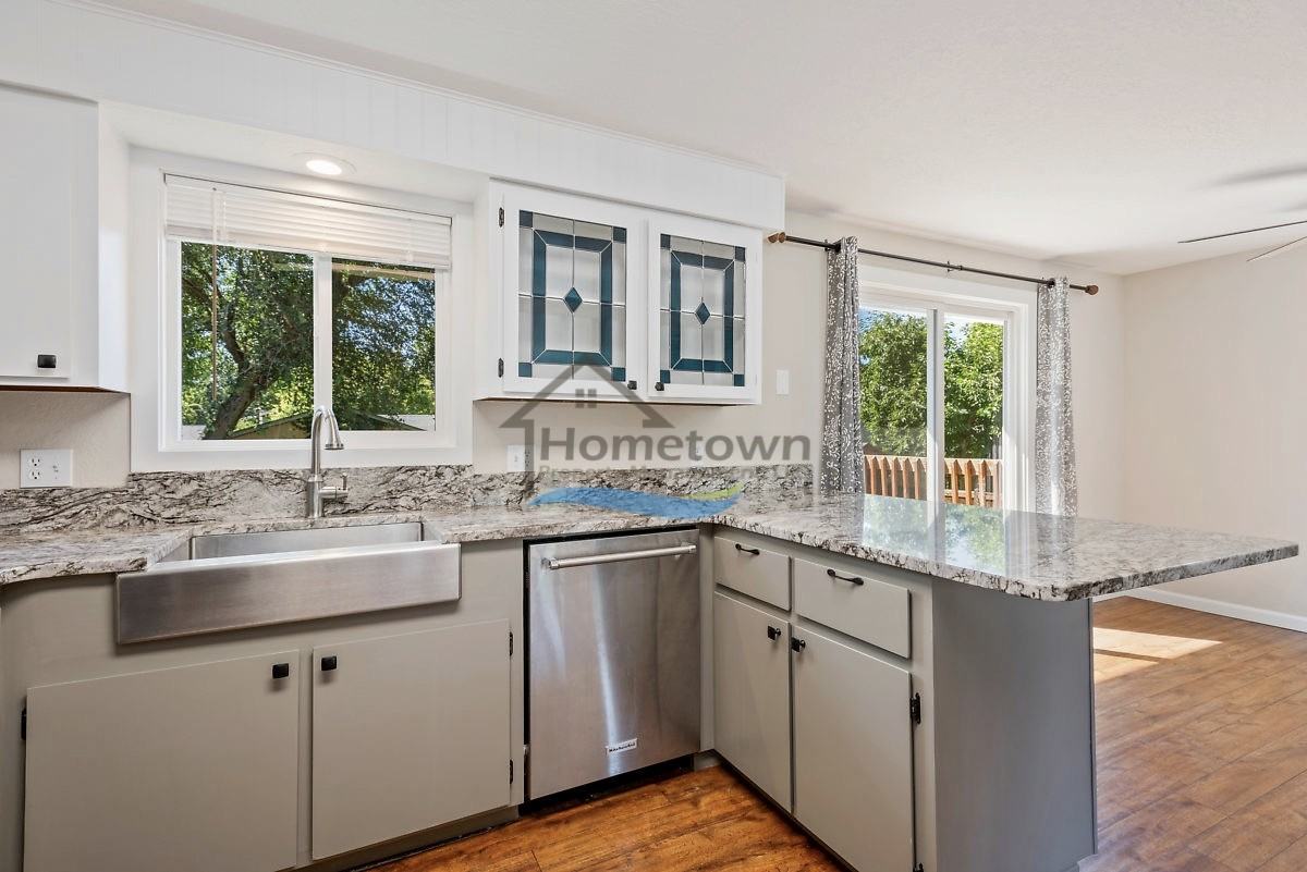 1310 East Locust Avenue - Photo 6 of 29