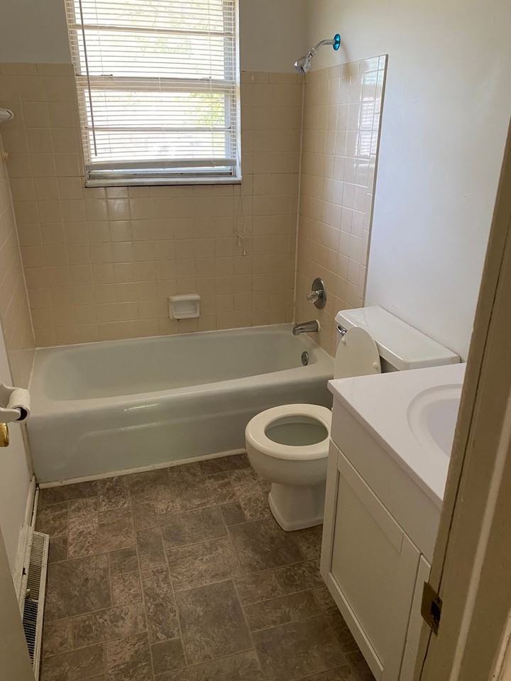 4308 W Bethany Dr - Photo 4 of 6