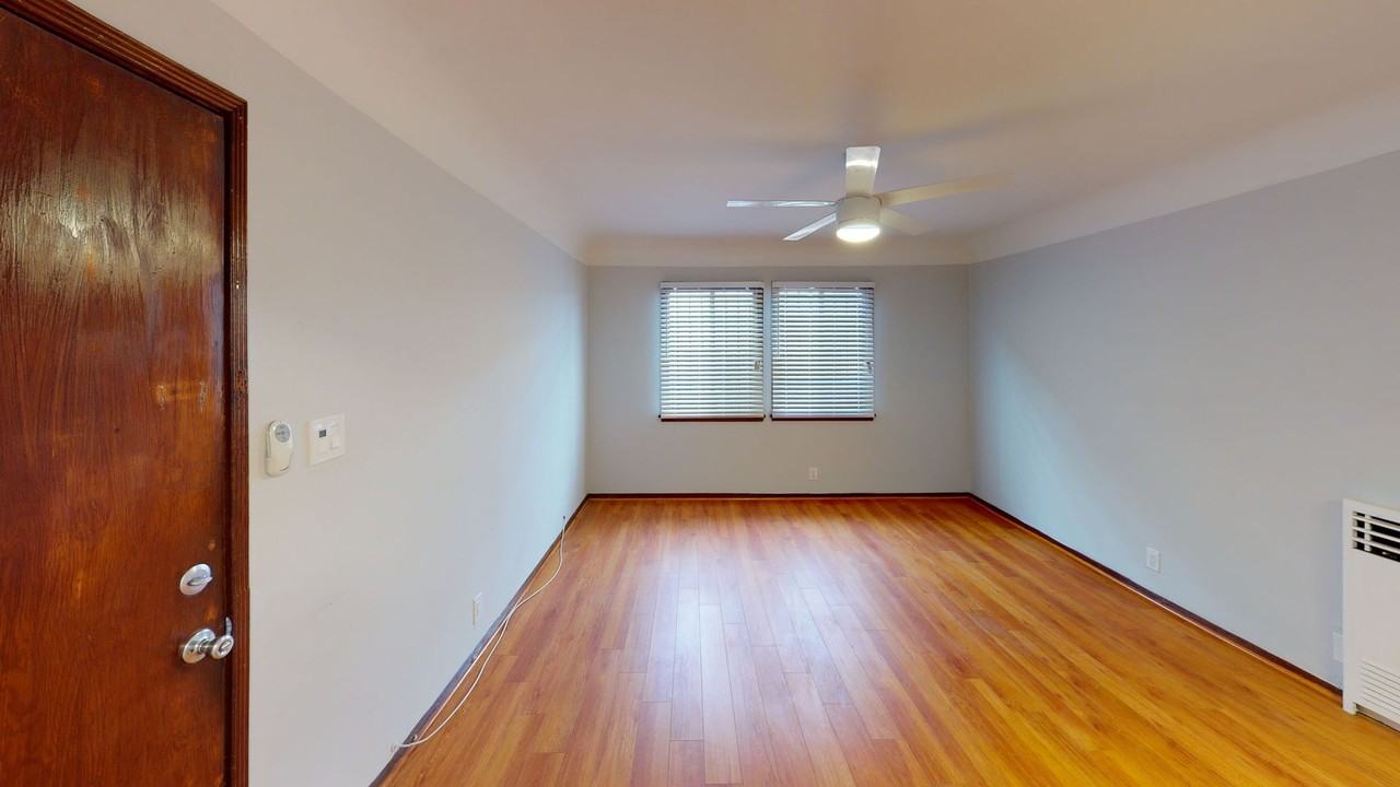 1911 1/2 S Longwood Ave - Photo 2 of 9