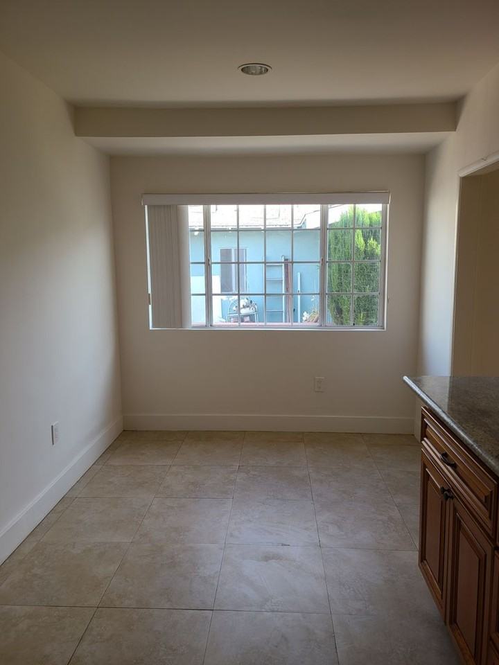 522 N Hobart Blvd - Photo 7 of 13