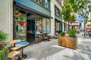 featured image of 939 S Broadway