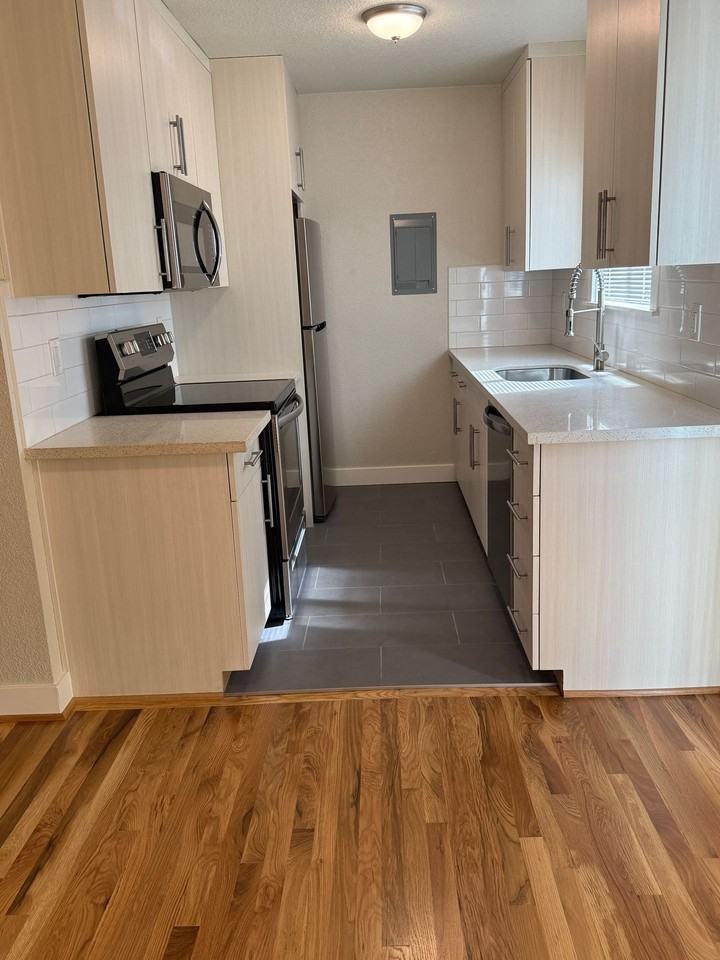 Hoyt Street Plaza - Photo 5 of 50