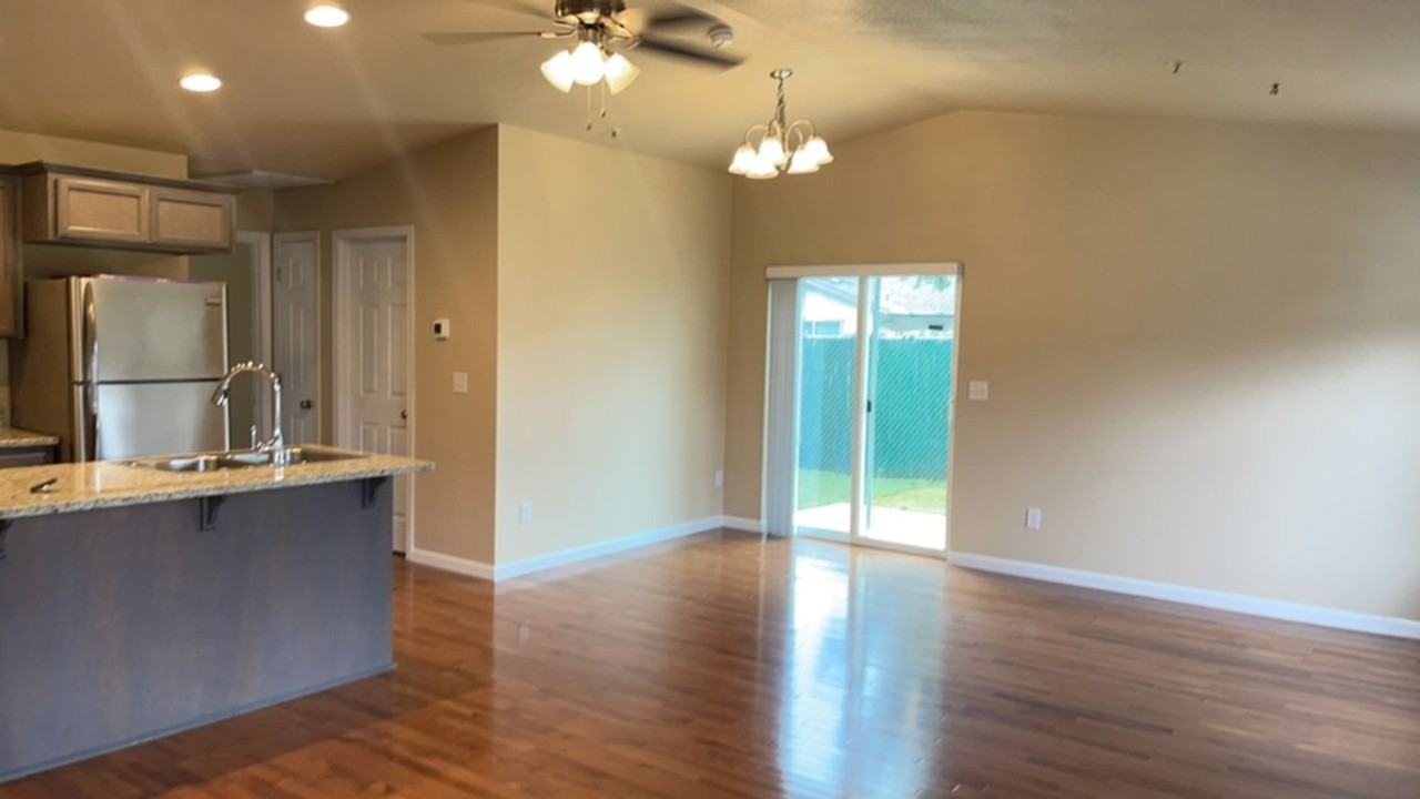 950 N 5th St #B - Photo 6 of 22