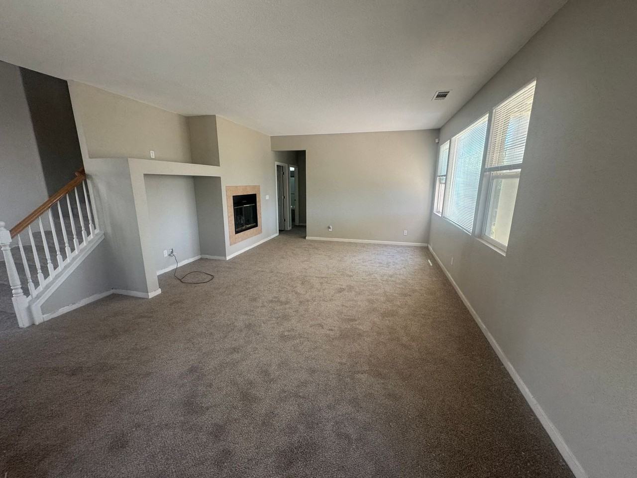 5575 Sunview Ct - Photo 2 of 7