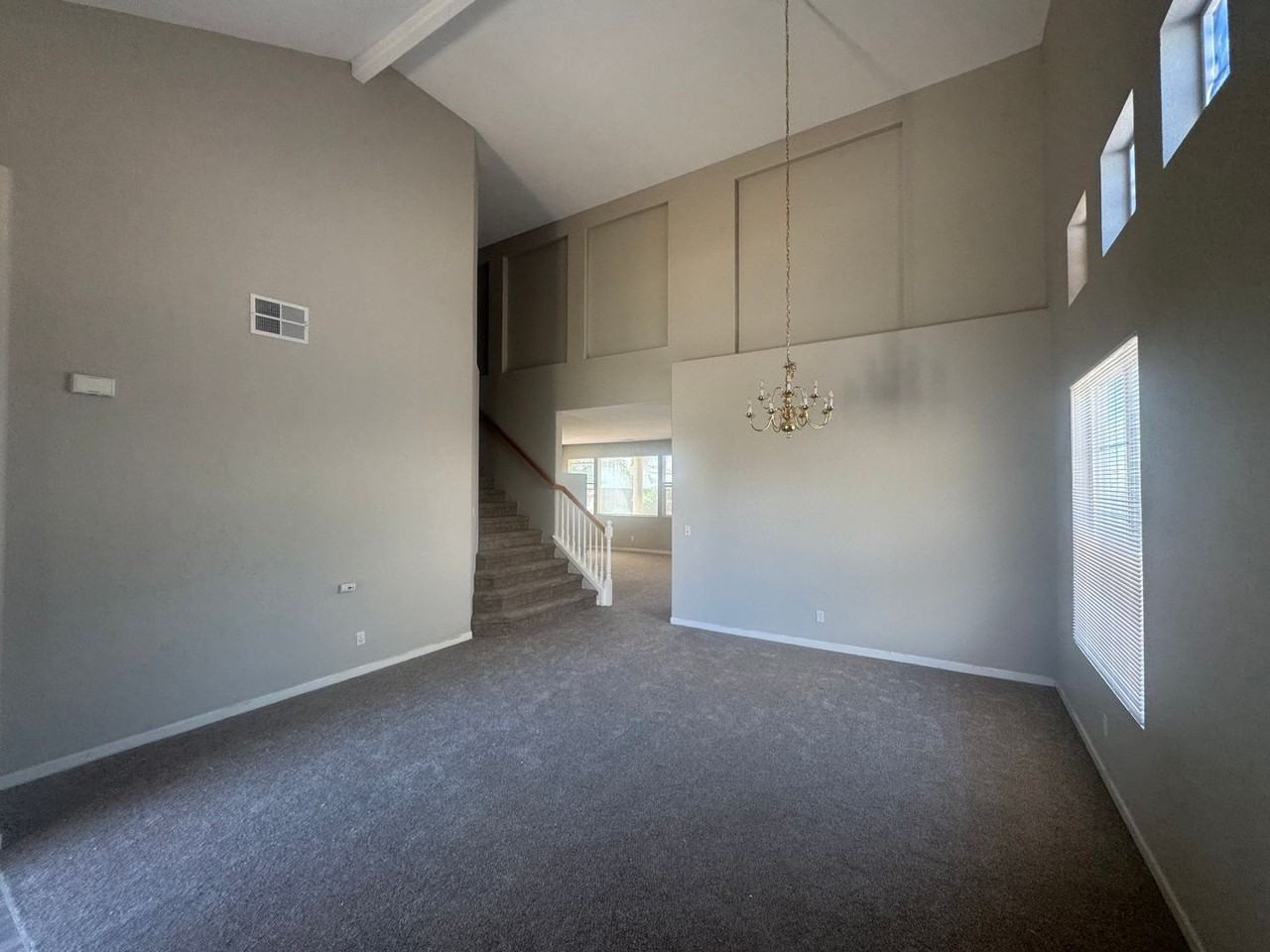 5575 Sunview Ct - Photo 4 of 7