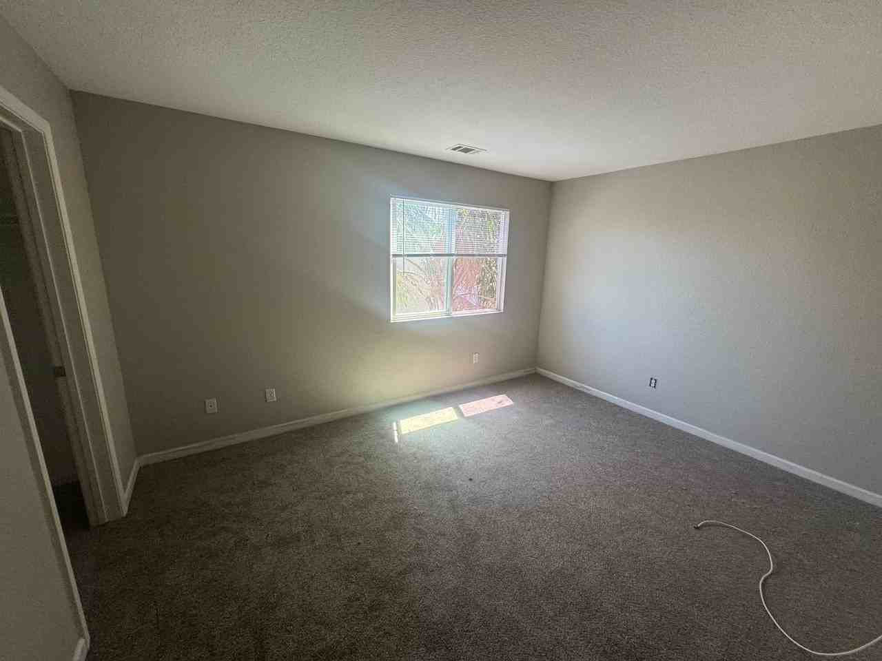 5575 Sunview Ct - Photo 5 of 7