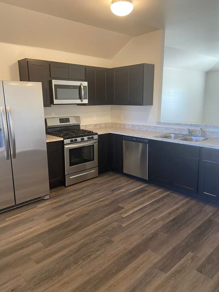 527 Se 3rd Pl - Photo 6 of 21