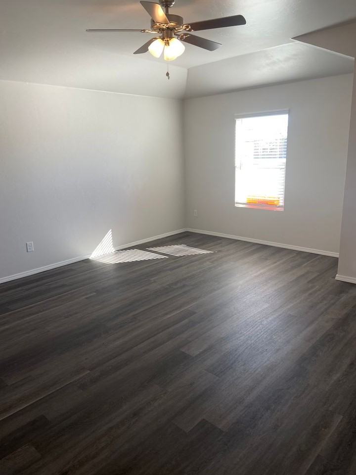 527 Se 3rd Pl - Photo 7 of 21