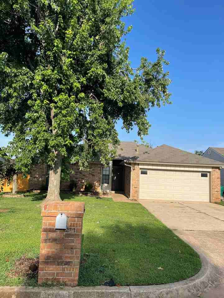 1201 Edinburg Dr - Photo 2 of 23