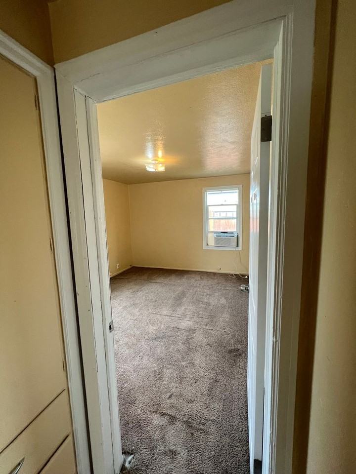 17 F Street Southeast - Photo 5 of 8