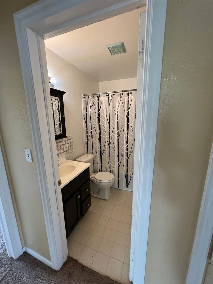 17 F Street Southeast - Photo 6 of 8