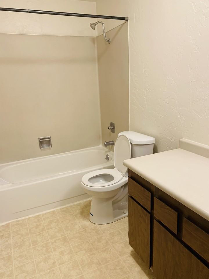 Rivers Edge Apts - Photo 3 of 12