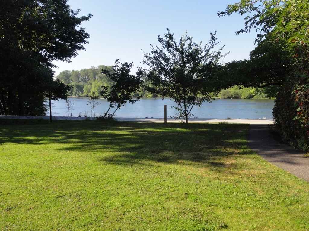 Rivers Edge Apts - Photo 4 of 12