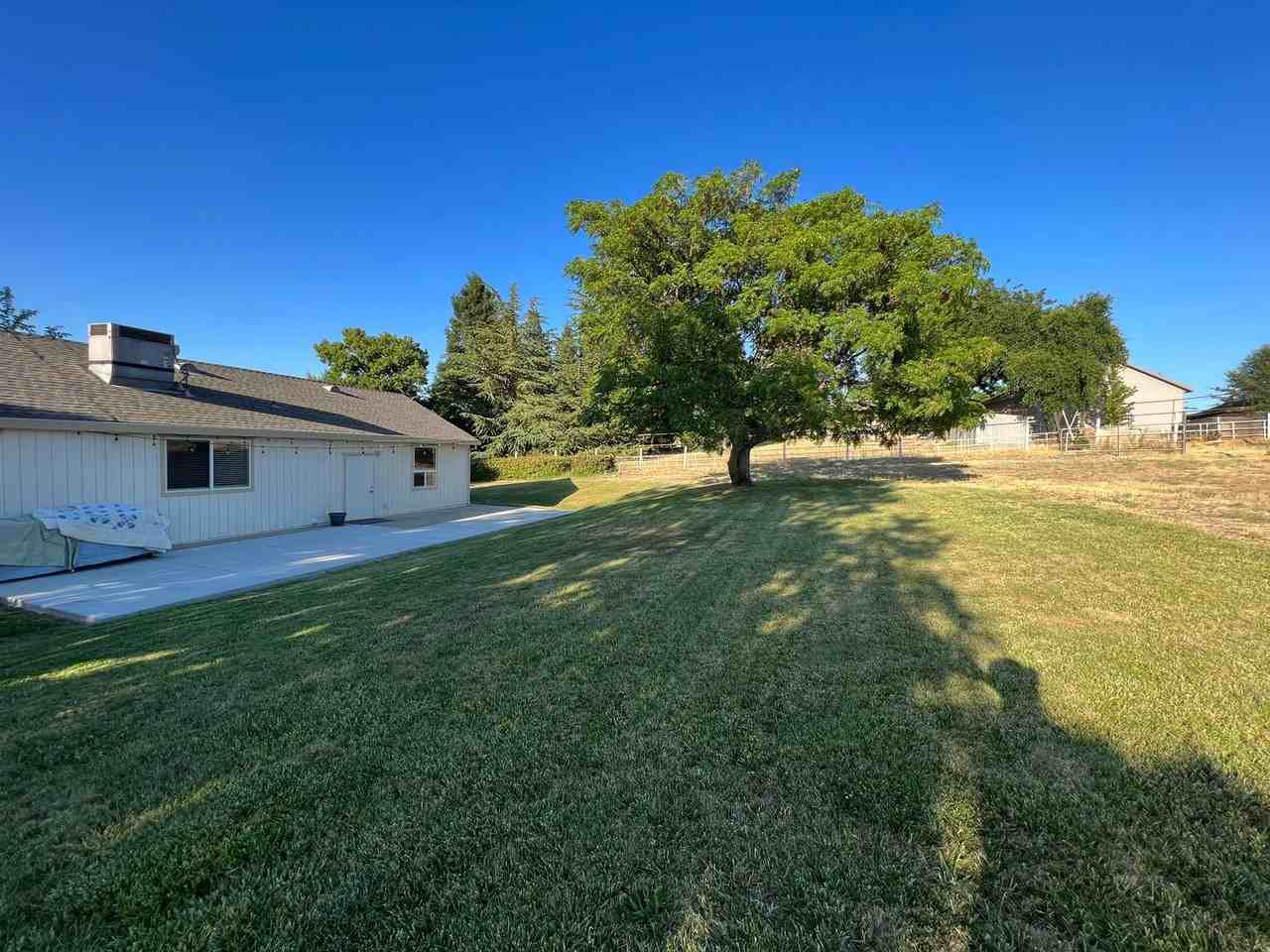 6730 Wells Ave - Photo 2 of 17