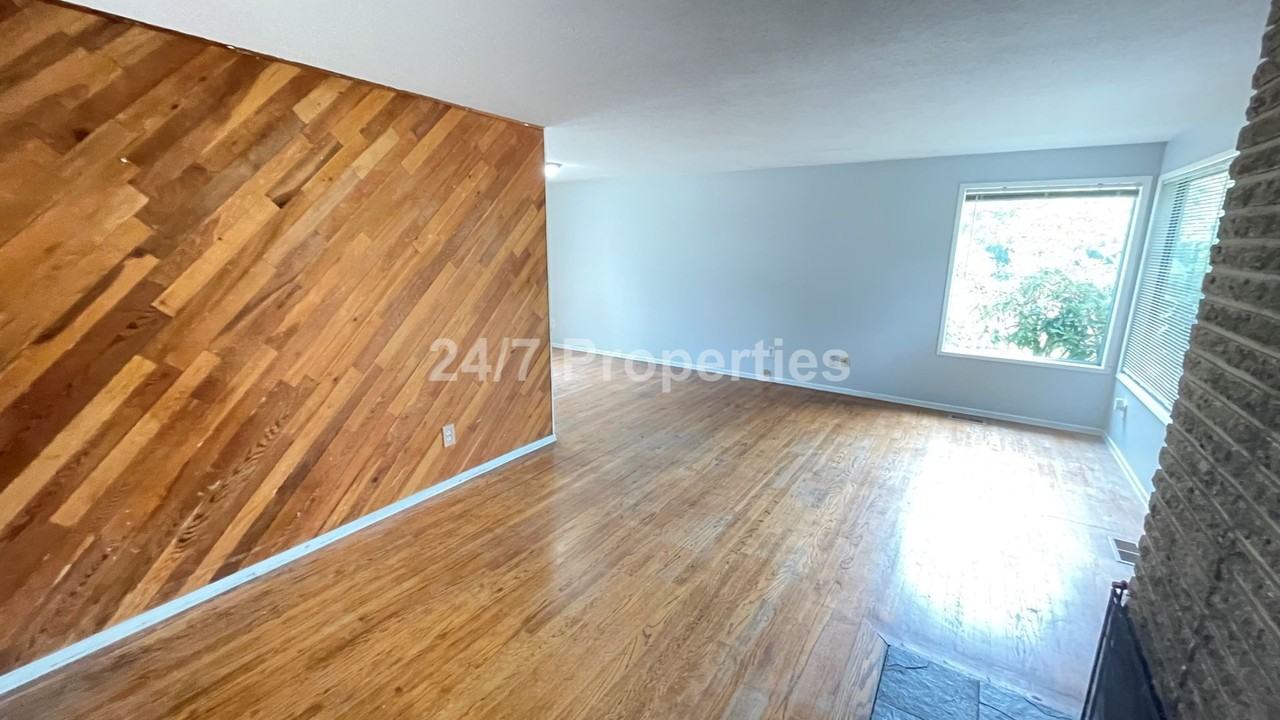 3029 Se Swain Ave - Photo 2 of 20