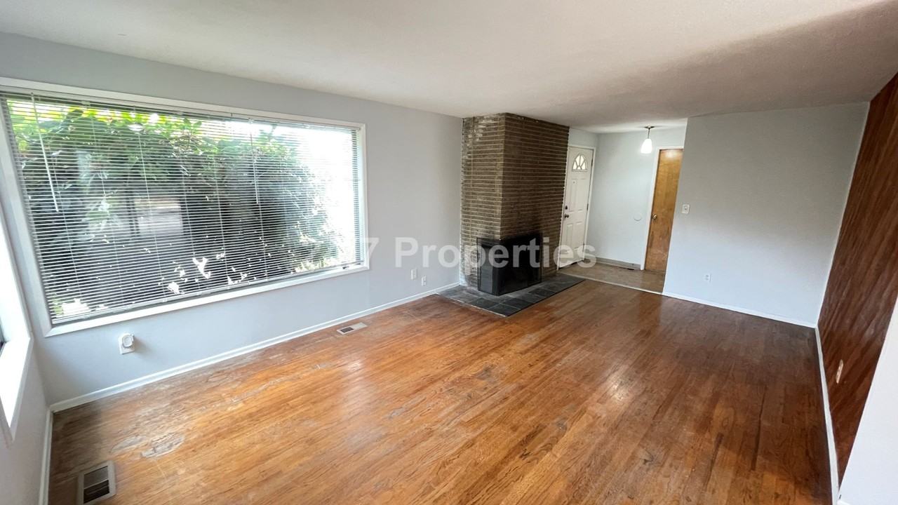 3029 Se Swain Ave - Photo 3 of 20