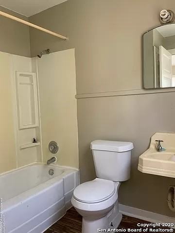 203 East Rosewood Avenue - Photo 2 of 9