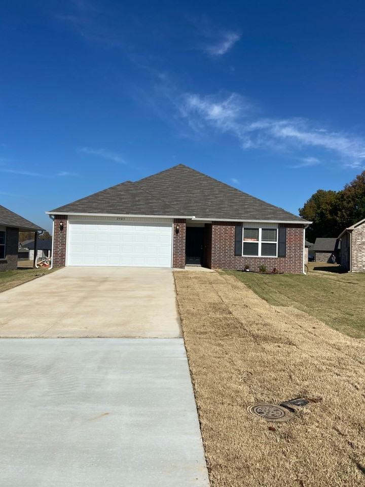 2505 Grand Ln - Photo 4 of 24