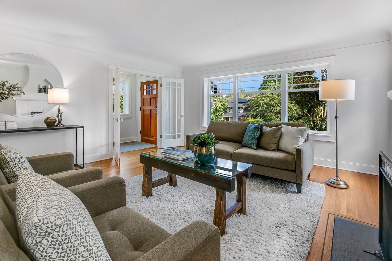 2437 3rd Ave W - Photo 3 of 34