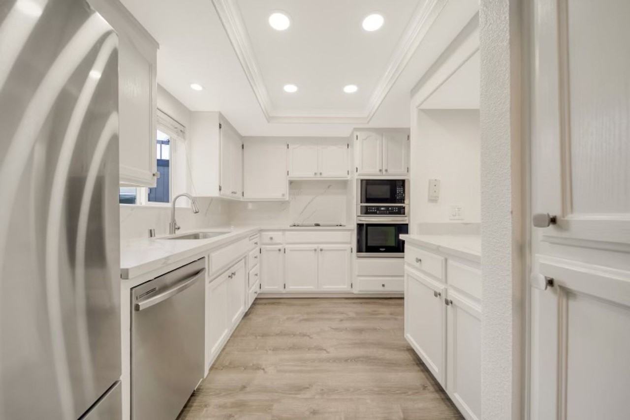 905 Lido Cir - Photo 4 of 31
