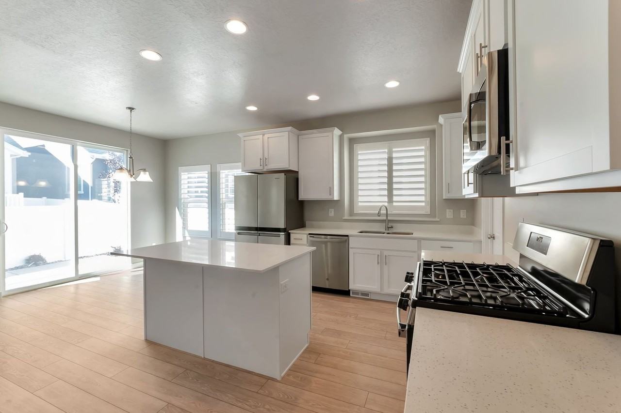 2389 N 4000 W - Photo 2 of 27