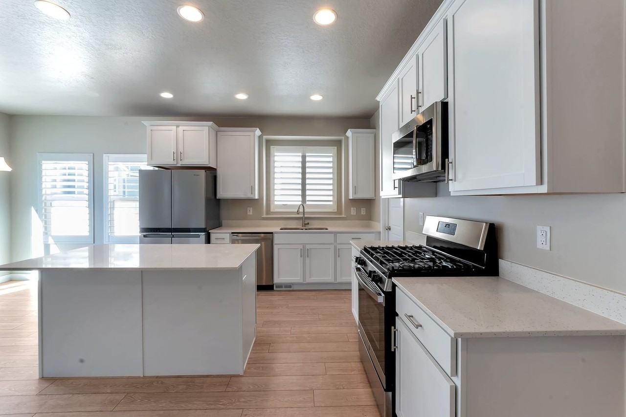 2389 N 4000 W - Photo 3 of 27