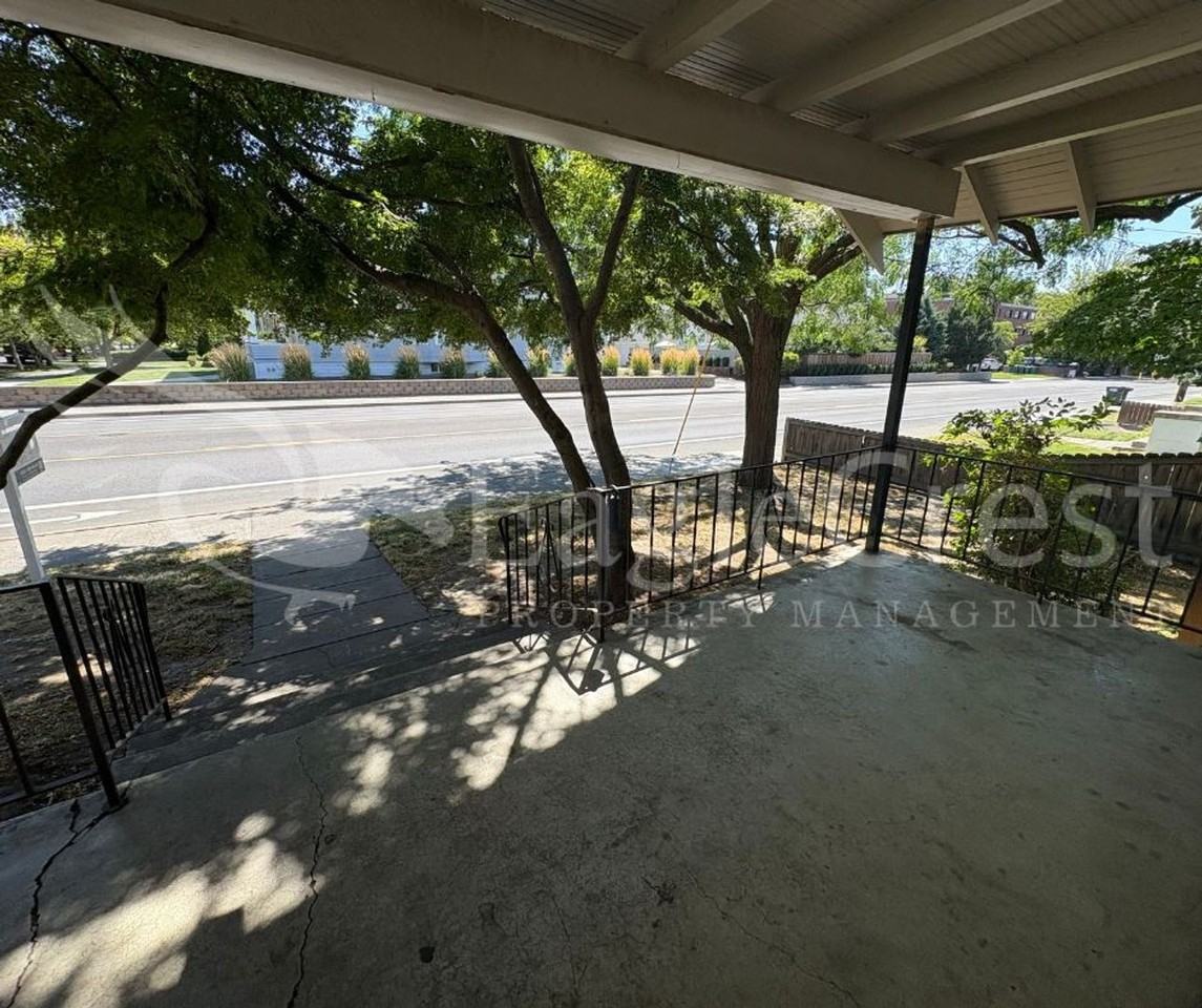 1035 Isaacs Ave - Photo 2 of 45