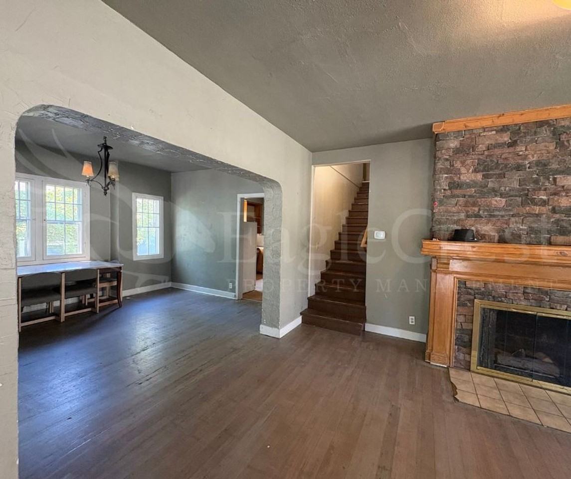 1035 Isaacs Ave - Photo 3 of 45