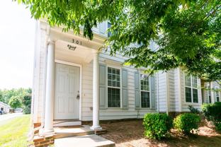 301 Danbury Ct - Photo 1 of 1