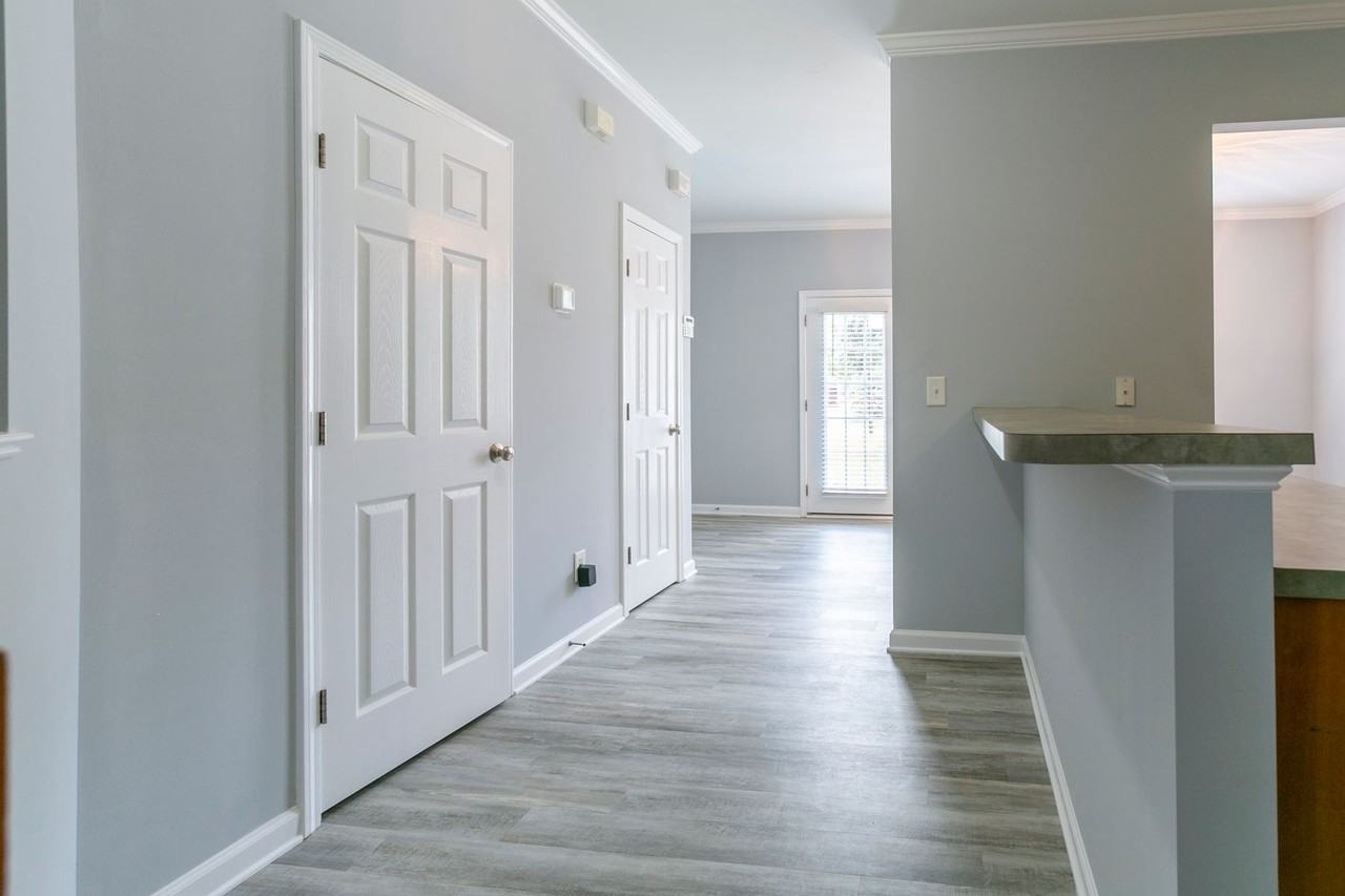 301 Danbury Ct - Photo 3 of 15