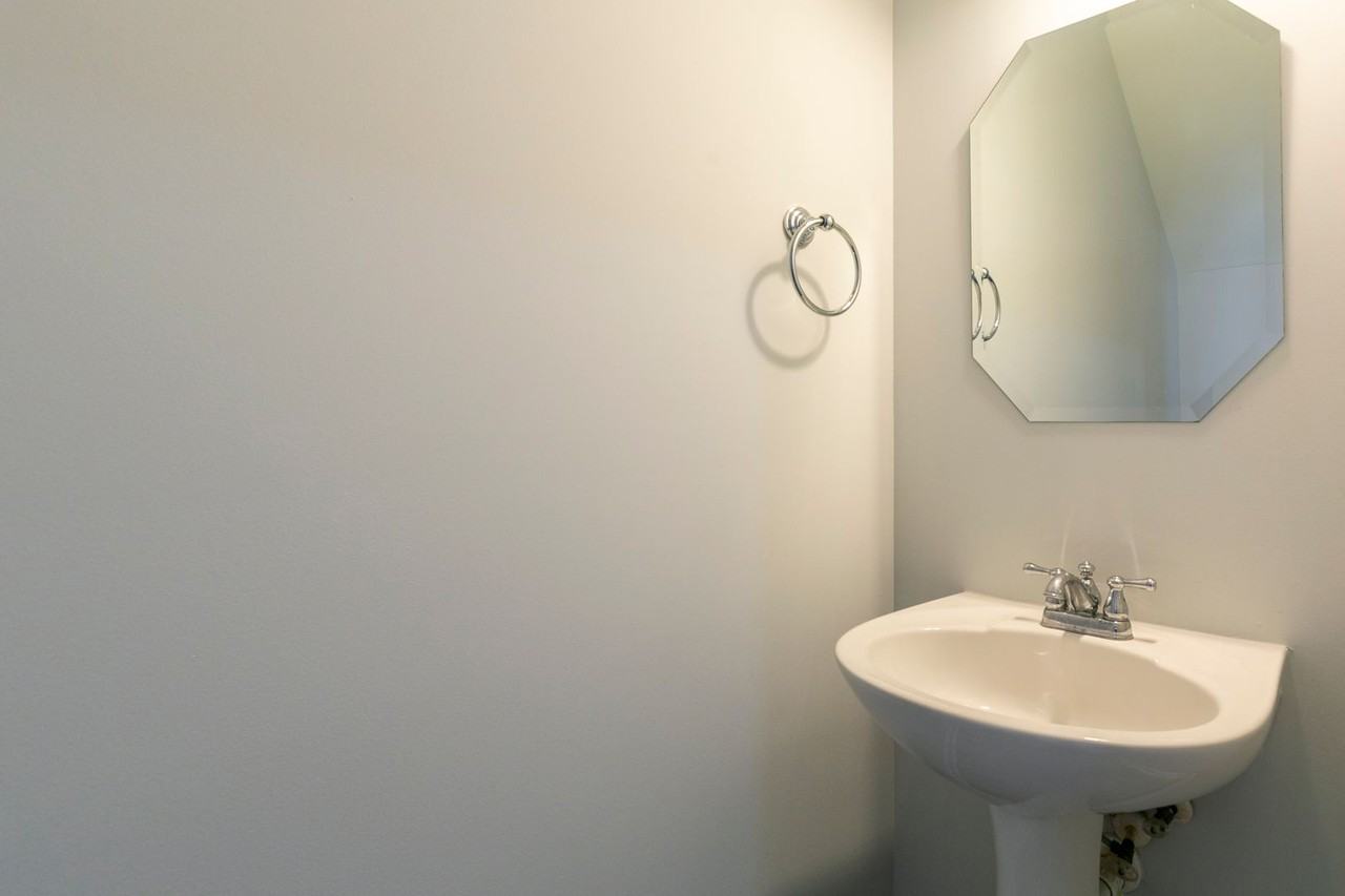 301 Danbury Ct - Photo 7 of 15
