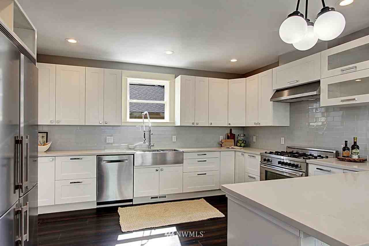 7723 18th Ave Ne - Photo 6 of 25