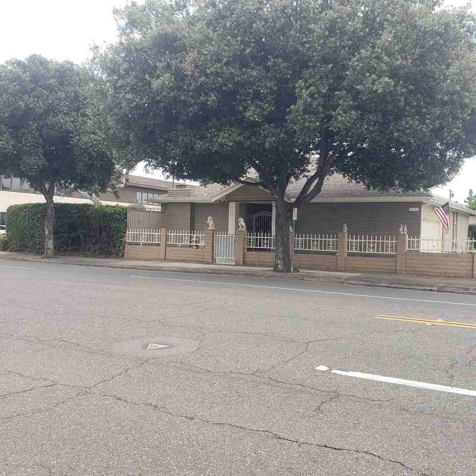 14711 Yorba St - Photo 3 of 39