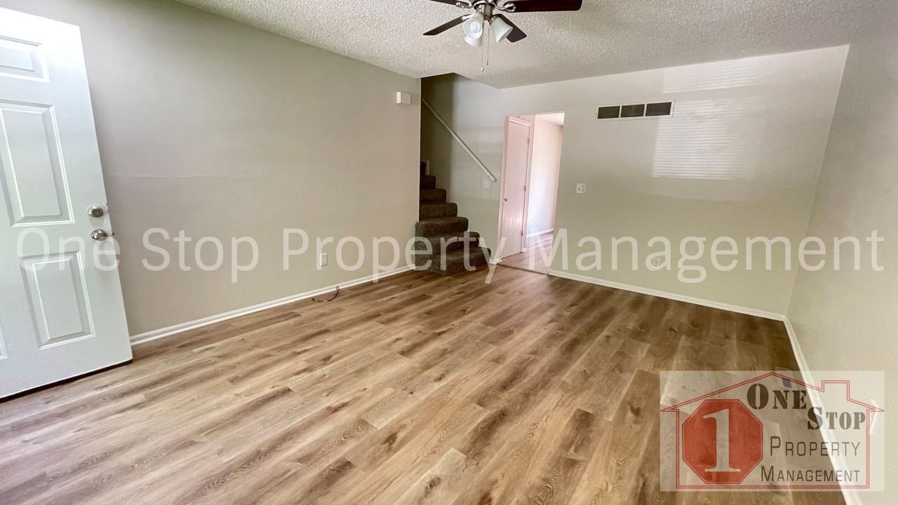 126 Sw Chicago St - Photo 2 of 22