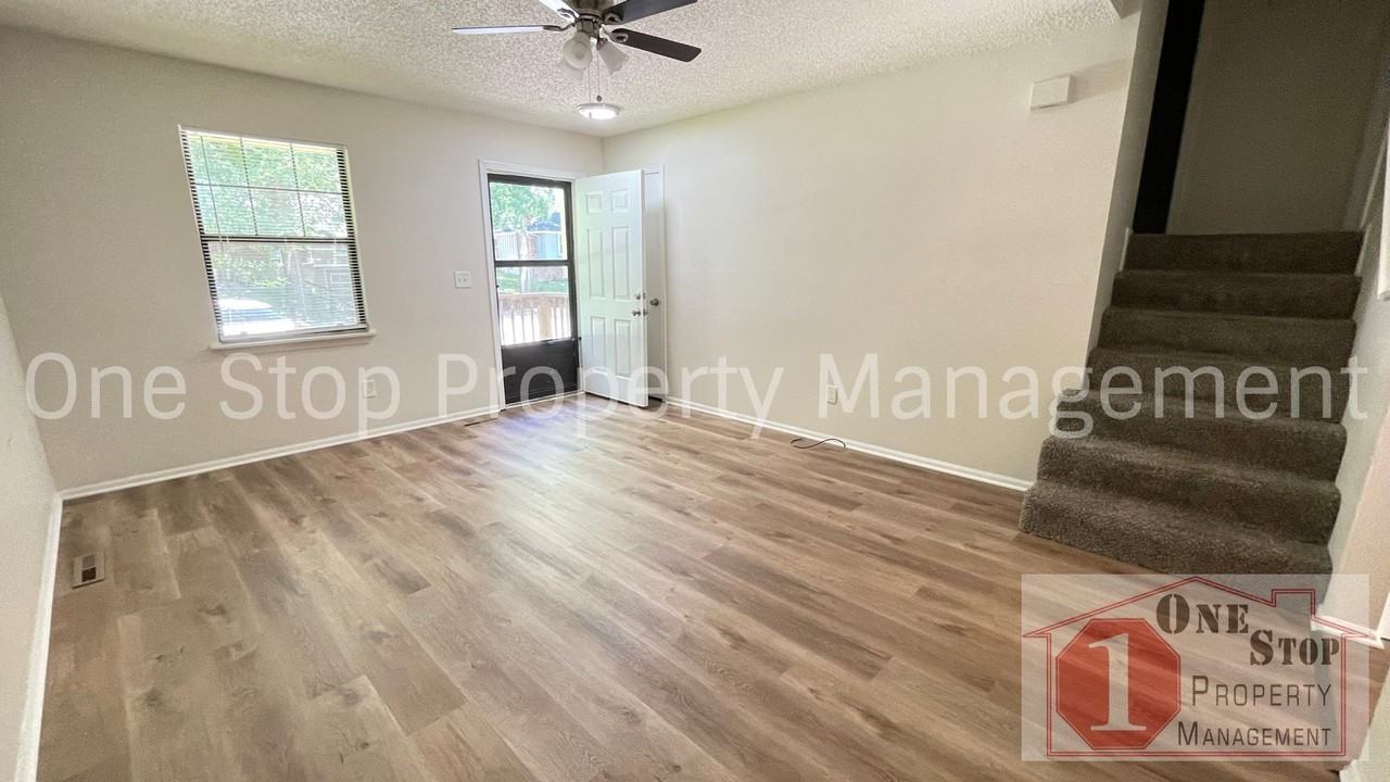 126 Sw Chicago St - Photo 3 of 22
