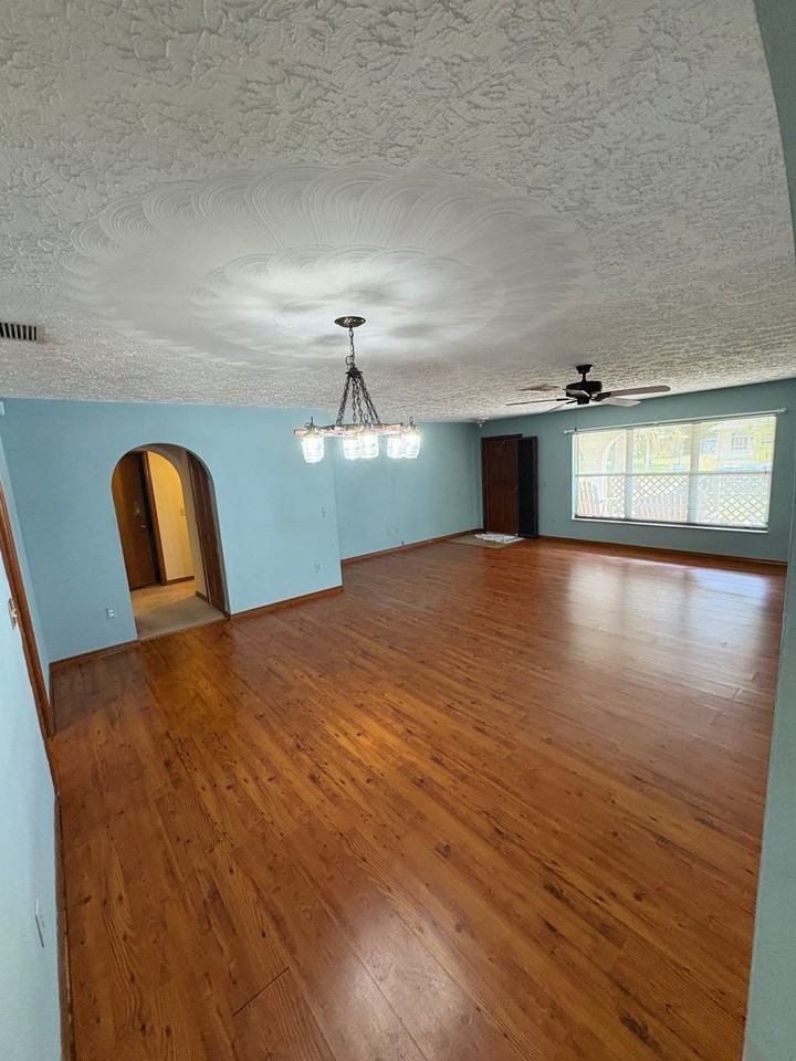 6012 Sunset Blvd - Photo 2 of 14