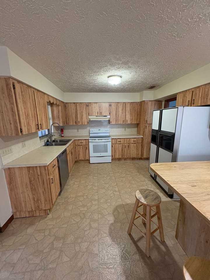 6012 Sunset Blvd - Photo 3 of 14