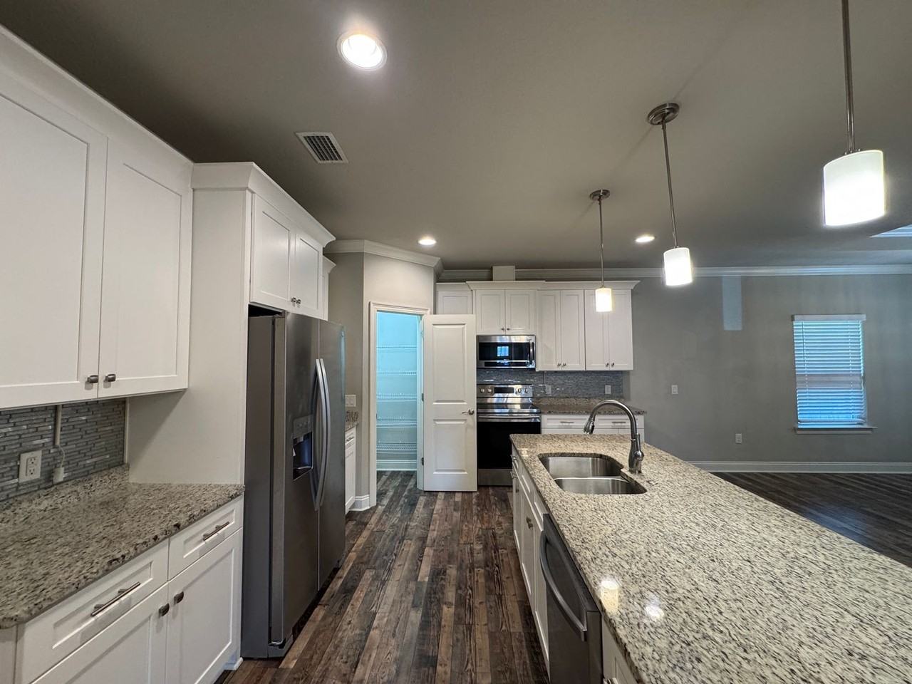 2369 Belmont Dr - Photo 4 of 22
