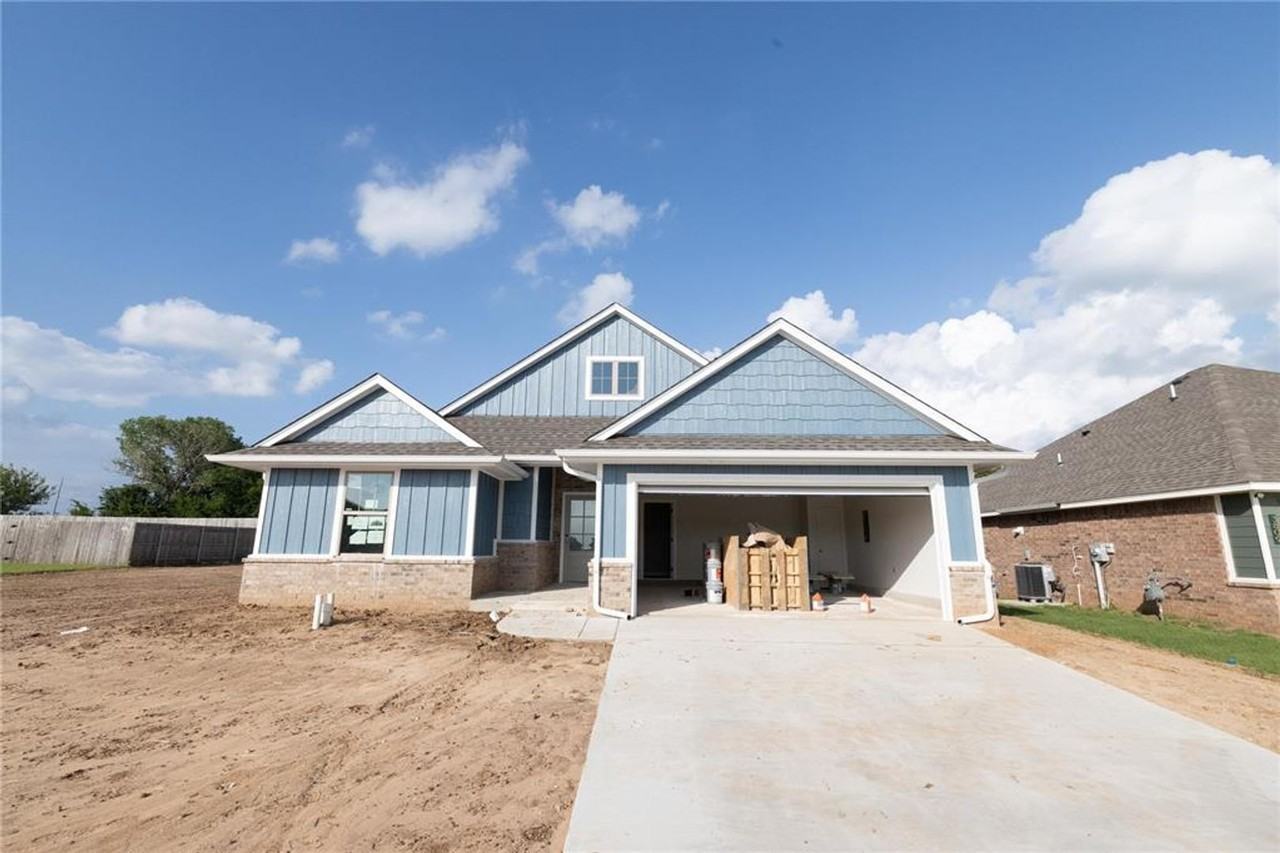 3805 Lleyton Dr - Photo 2 of 12