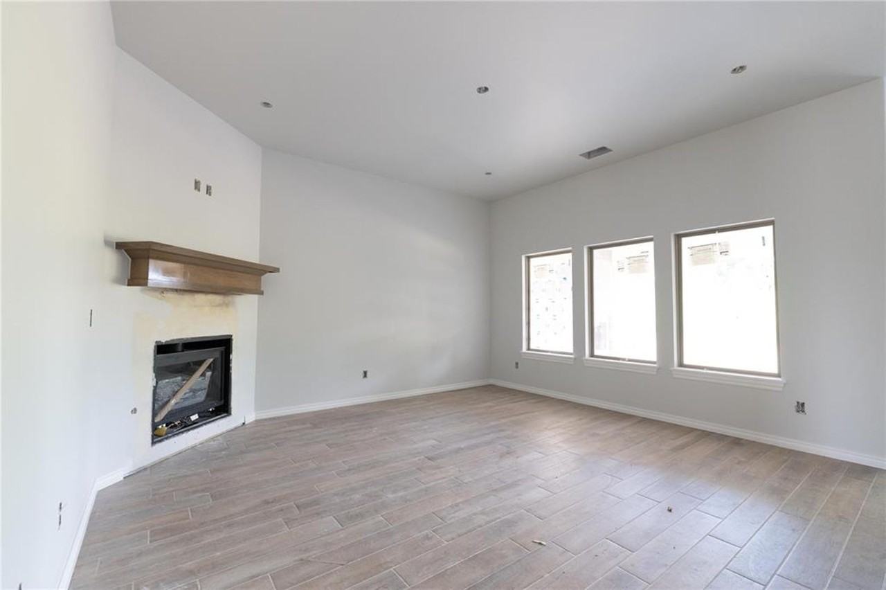 3805 Lleyton Dr - Photo 4 of 12