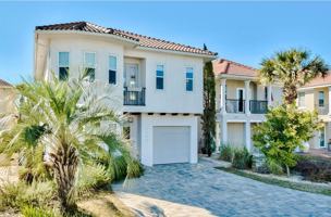 featured image of 4709 Amhurst Circle