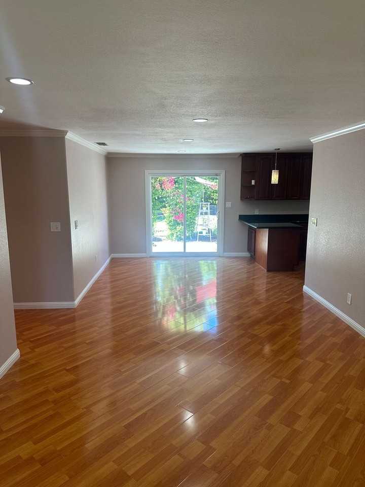 2615 2615 Camloop Dr - Photo 2 of 12