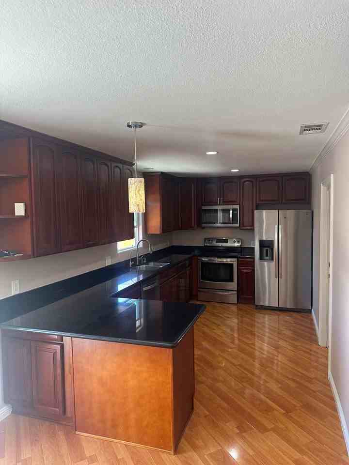 2615 2615 Camloop Dr - Photo 3 of 12