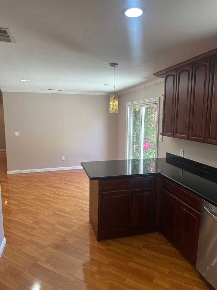 2615 Camloop Dr - Photo 4 of 12